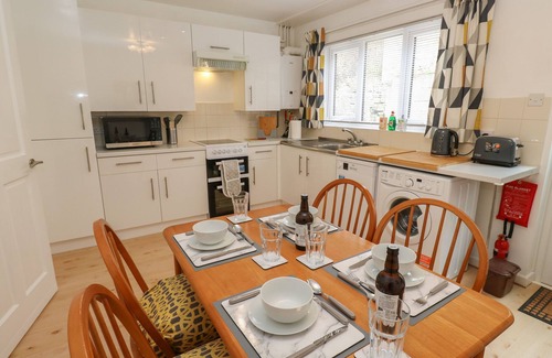 Wadsworth House | LYNTON HOUSE, family friendly, with a garden in Hebden Bridge