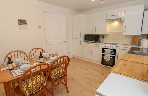 Wadsworth House | LYNTON HOUSE, family friendly, with a garden in Hebden Bridge
