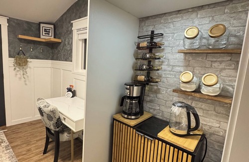 Virden House | Lyons Manor Rest & Relax, Golf Hockey Curl & Shop Newly Renovated CharacterHome