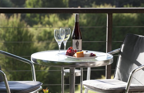 Mount Toolebewong Cottage | Lyrebird Cottages, Mountain Ash cottage, Relax in nature in the Yarra Valley.