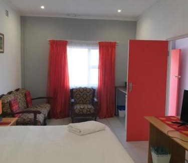 Parow North House | Lyronne Guest house, Shuttle and Tours