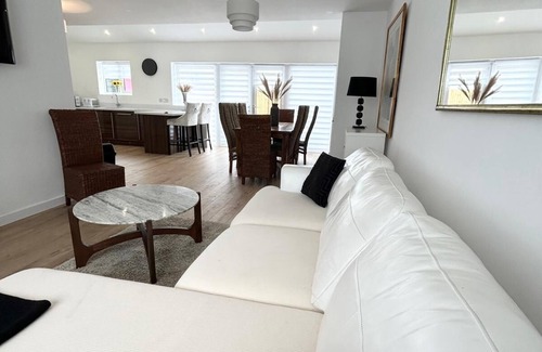 Blackpool House | Lytham House Retreat - Free Parking