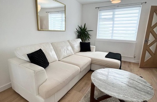 Blackpool House | Lytham House Retreat - Free Parking