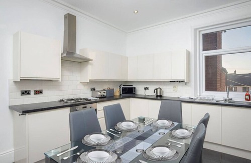 Lytham St. Anne's House | Lytham Place - Exceptionally spacious, central apartment in Lytham St Annes