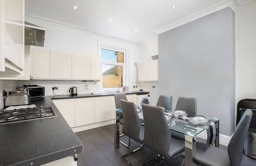 Lytham St. Anne's House | Lytham Place - Exceptionally spacious, central apartment in Lytham St Annes