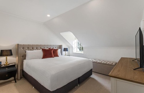 Pontville Bed & Breakfast | Lythgo's Row Colonial Cottages