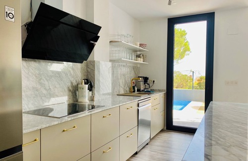 Torre del Mar Villa | Lyxigt Parhus Inrett för Högsta Möjliga Trivsel.privat Pool