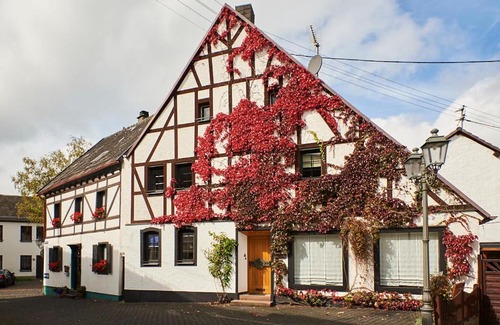 Manderscheid House | Mählich Haus