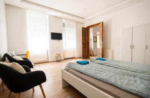 Szeged Apartment | Mérey Harmónia Apartman by Mital