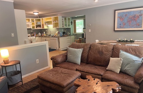 Frankfort House | M-22 home, 3 min to Lake Michigan and surrounded by hiking trails!