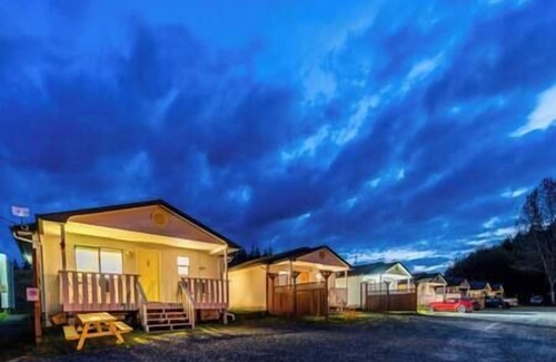 Alert Bay Cabin | (M) Deluxe Double Bedroom Cabin (non pet friendly)