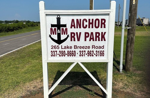 Hackberry RV Rental | M&M Anxhor RV campground in Hackberry.