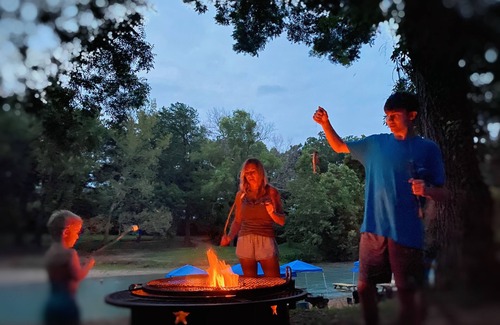 Prairie Lea Cabin | #M Son's Blue River Camp - Glamping Cabin w/2 Queen Beds