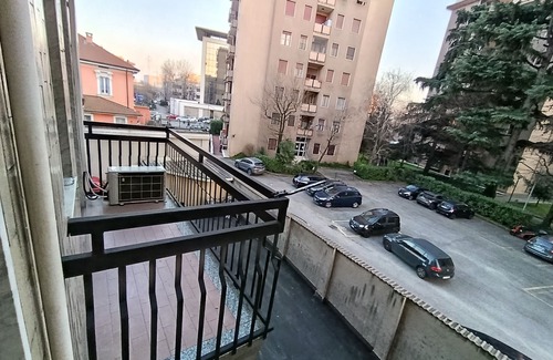 Villa San Giovanni Apartment | M1 Sesto Marelli Holiday Home