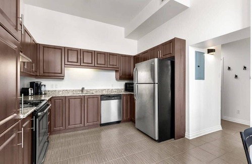 Milton Park Apartment | M11 | Boulevard Suites: 3-BR Simpsons Suite 3G