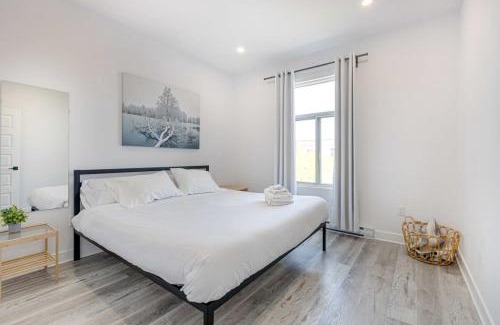 Mile End Apartment | M11 Neat & Spacious 1BR in Heart of Plateau MTL