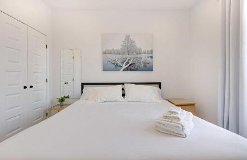 Mile End Apartment | M11 Neat & Spacious 1BR in Heart of Plateau MTL