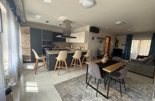 Pecs Apartment | M18 - Csak egy lépés a történelmi belváros - free parking