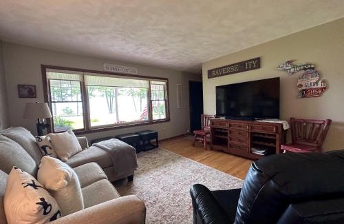 Traverse City House | M22 Bay View Breeze