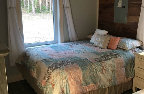 Maple City House | M22 Cabin ~ Just Minutes to Glen Arbor ~ Walk To Sleeping Bear Dunes Lakeshore!