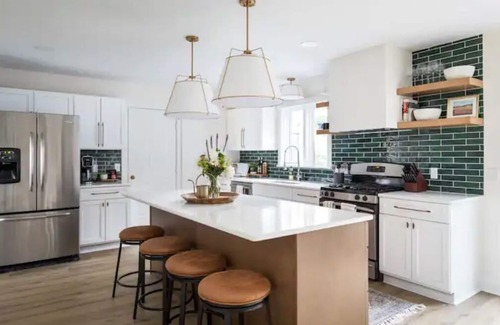 Traverse City House | M22 Hemlock House-Renovated lakefront home