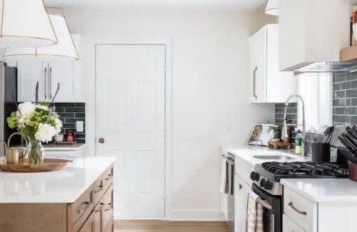 Traverse City House | M22 Hemlock House-Renovated lakefront home