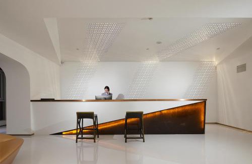 Yuzhong Hotel | m58 Sky Sunset Hotel
