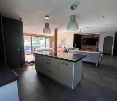 Lavelanet Villa | Ma maison en bois avec Jacuzzi