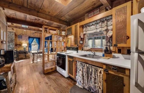 Saluda Cabin | Ma & Pa's cabin at Cabin Fever in NC!