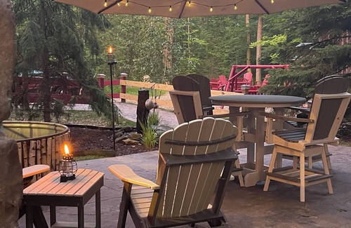 Burton Cabin | Ma & Pa's "Wild at Heart" Cabin Outdoor Bath Trail Firepit Parks & Wineries
