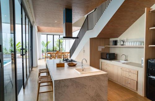 Bandung Villa | Maaplewood mountain view 9 bedrooms villa with a private heated pool and movie room