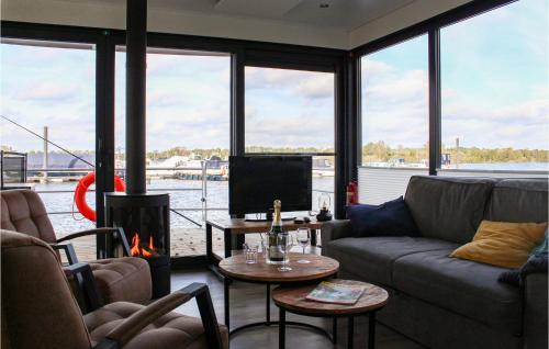 Leuken Boat Rental | Maasparel