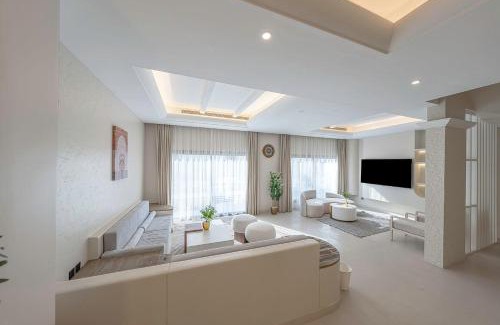 King Abdul Aziz Road Apartment | Mabaat-Jasmine Greek Villa 4BR- 583