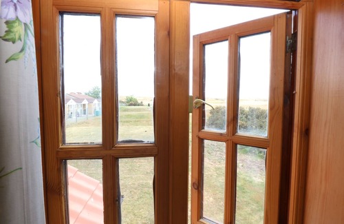 Caister-on-Sea Cottage | MABBY, character holiday cottage, with a garden in Caister-On-Sea