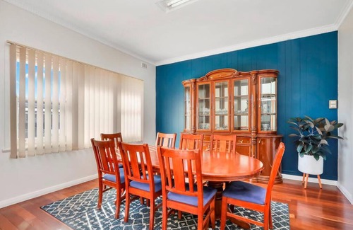 Broken Hill House | Mabel’s retreat 4 bedrooms,Wifi,Netflix,Kayo