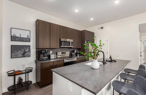 North Scottsdale Condo | Macallister Luxe 1006 | Desert Views & Heated Pool