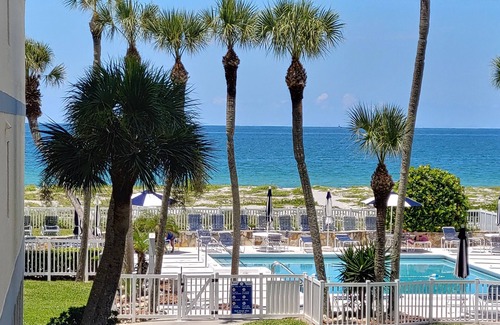 Golden Beach Condo | MacArthur Beach and Racquet Club