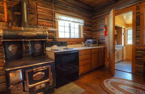 Estes Park Cabin | Maccracken Stead - Ev #3259 2 Bedroom Cabin by RedAwning