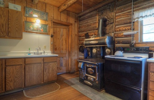 Estes Park Cabin | Maccracken Stead - Ev #3259 2 Bedroom Cabin by RedAwning