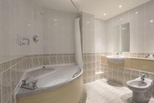 Standish Hotel | Macdonald Kilhey Court Hotel
