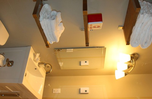 Cressy Apartment | MacDonell Landing Loft is a waterfront retreat in Prince Edward County.