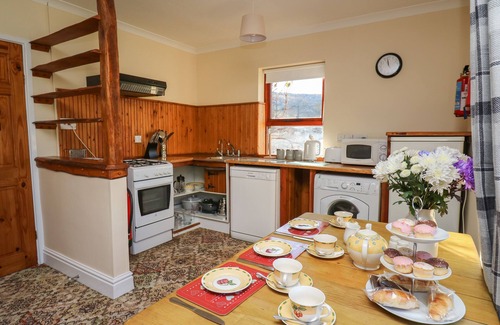 Llanybydder House | MACHLUD HAUL, pet friendly, with a garden in Llanybydder