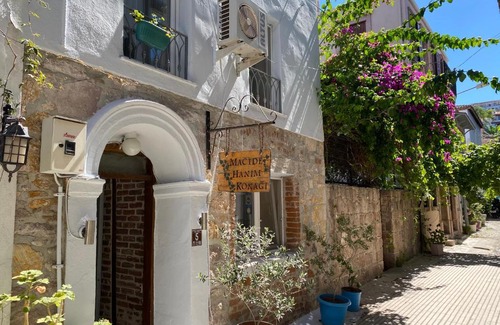 Ayvalik City Center House | Macide Hanım Konağı