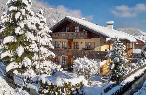 Oberau Apartment | Mack guest house in Upper Bavarian country house style