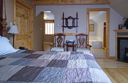 Shelburne Hotel | MacKenzie's Motel & Cottages