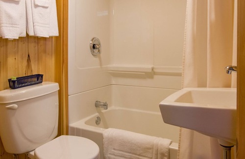 Shelburne Hotel | MacKenzie's Motel & Cottages