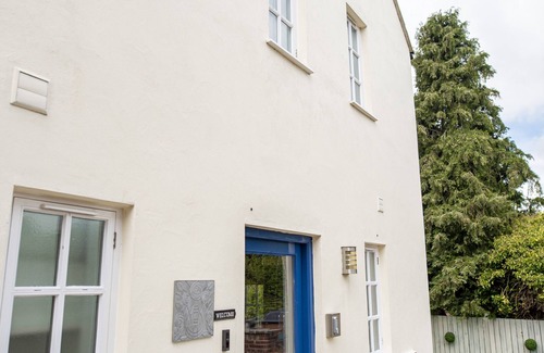 Langtoft House | Mackintosh Cottage - Family friendly, pet friendly, business bookings welcome.
