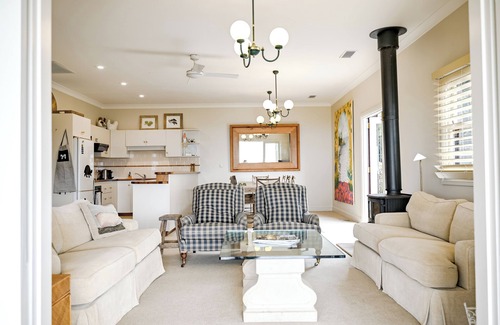 Robertson Other | Macksville Cottage: a comfortable home perfect for families on holidays.