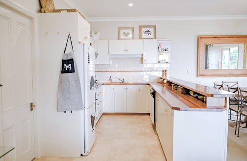 Robertson Other | Macksville Cottage: a comfortable home perfect for families on holidays.