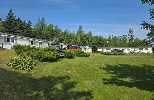 Groves Point Hotel | MacNeil's Motel